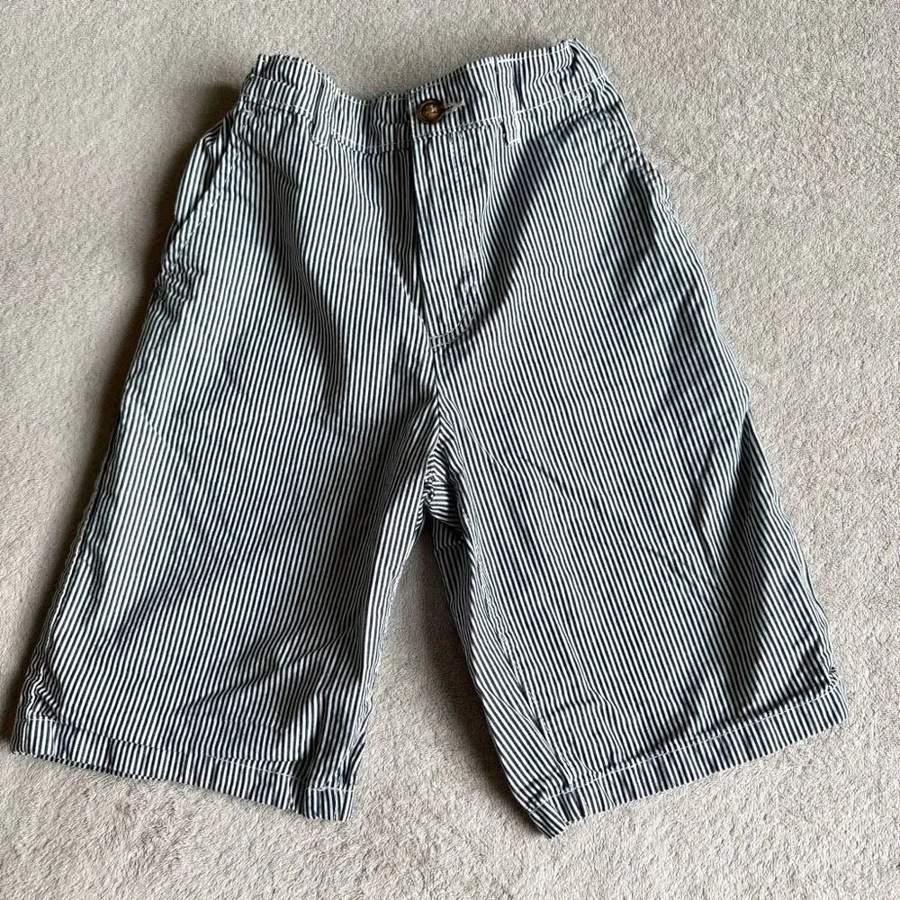 NWOT Carter’s boys pinstriped Bermuda shorts